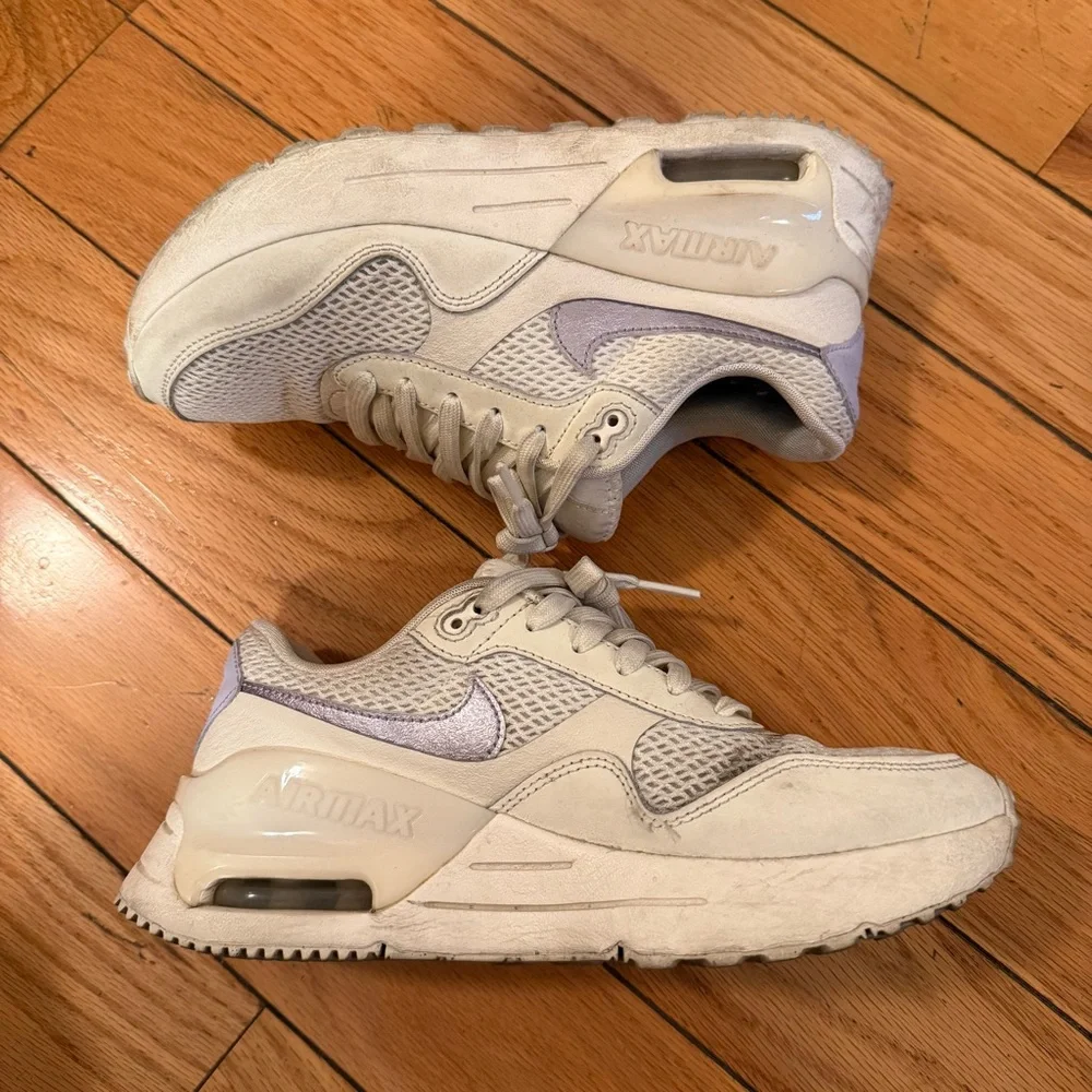 Nike Women's Air Max SYSTM sz 6 White/Metallic purple